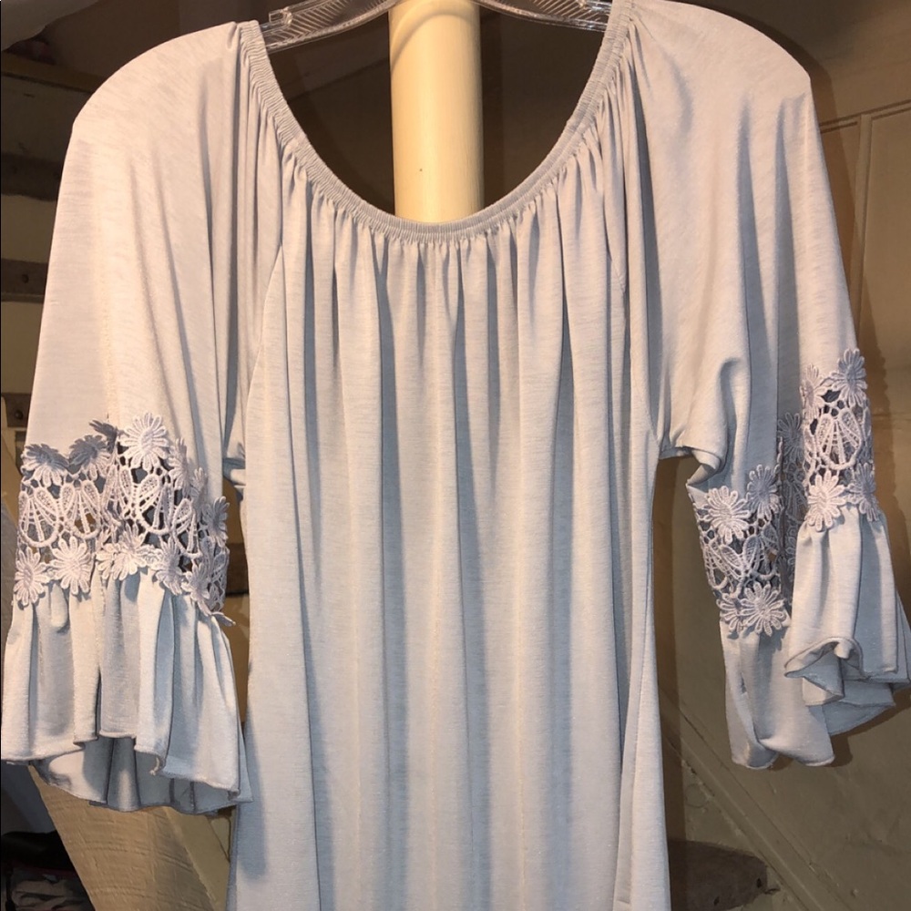 Beautiful dove grey tunic -lace detail on sleeves!